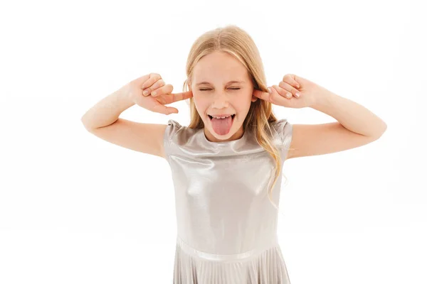 Kızgın Genç Sarışın Kız Çığlık Beyaz Arka Plan Üzerinde Kulakları — Stok fotoğraf