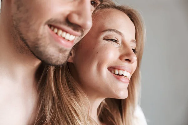 Photo Young Cute Pleased Happy Loving Couple Home Indoors Hugging — Stock Photo, Image