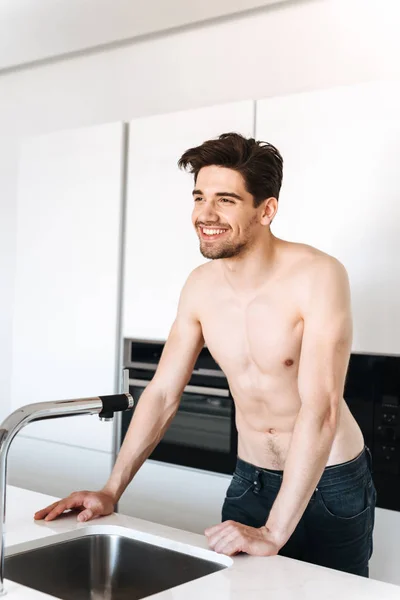 Smiling Shirtless Man Standing Kitchen Looking Away — Stock Photo, Image