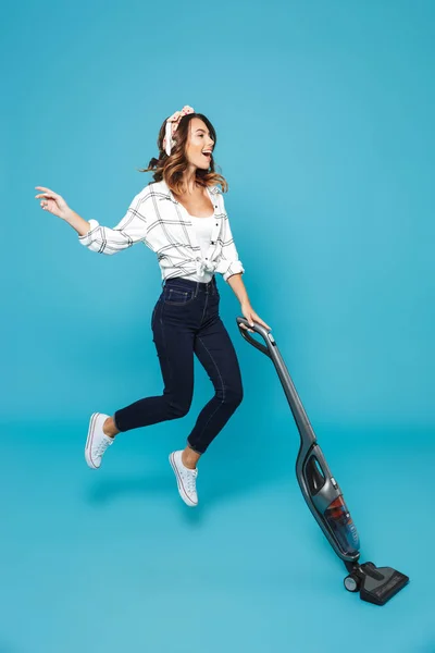 Foto Comprimento Total Engraçado Dona Casa 20S Ouvir Música Fones — Fotografia de Stock