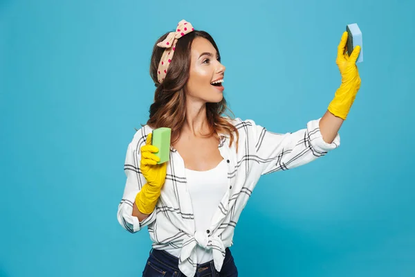 Photo Closeup European Housewife 20S Yellow Rubber Gloves Hands Protection — Stock Photo, Image