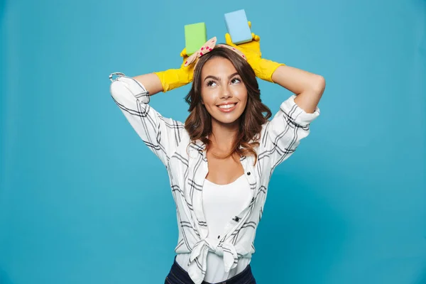 Foto Einer Optimistisch Lächelnden Hausfrau 20Er Jahre Gelben Gummihandschuhen Zum — Stockfoto