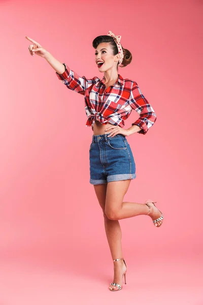 Retrato Longitud Completa Una Hermosa Morena Feliz Pin Mujer Diadema — Foto de Stock