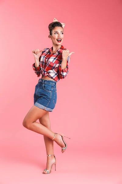 Imagen Increíble Hermosa Mujer Pin Joven Aislado Sobre Pared Fondo —  Fotos de Stock