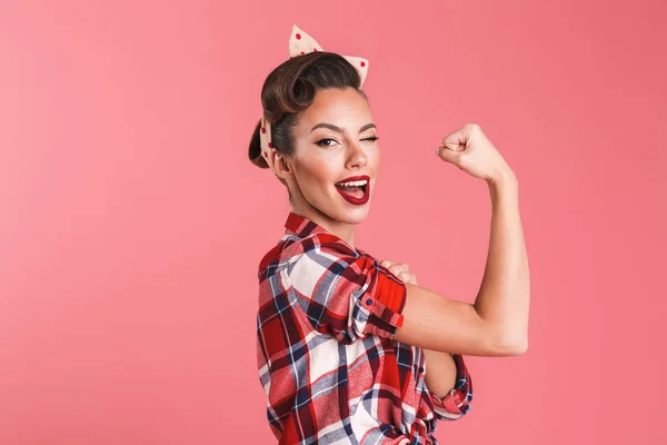 Foto Hermosa Mujer Pin Fuerte Aislado Sobre Pared Fondo Rosa — Foto de Stock