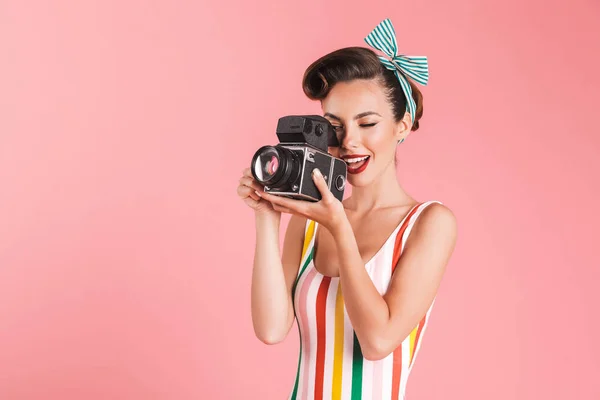 Retrato Una Morena Sonriente Camisa Cuadros Haciendo Una Foto Con —  Fotos de Stock