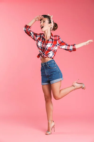 Imagen Joven Mujer Pin Feliz Increíble Posando Aislado Sobre Pared — Foto de Stock