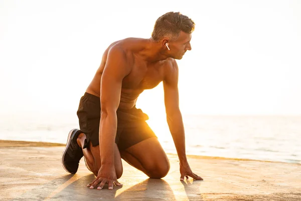 Confident Sportsman Earphones Resting Push Ups Beach Sunlight — Stock Photo, Image