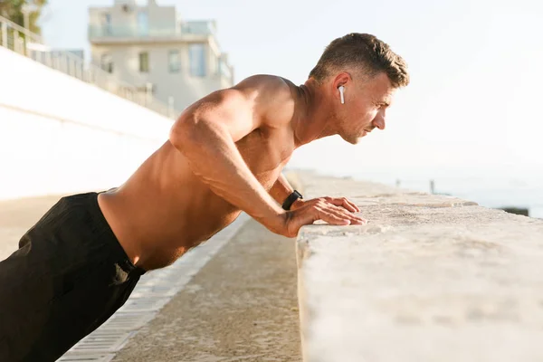 Image Handsome Strong Mature Sportsman Make Sport Exercises Beach Outdoors — Stock Photo, Image
