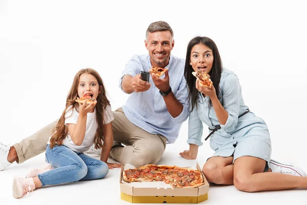 Retrato Padre Familia Feliz Madre Hija Pequeña Divirtiéndose Mientras Come — Foto de Stock