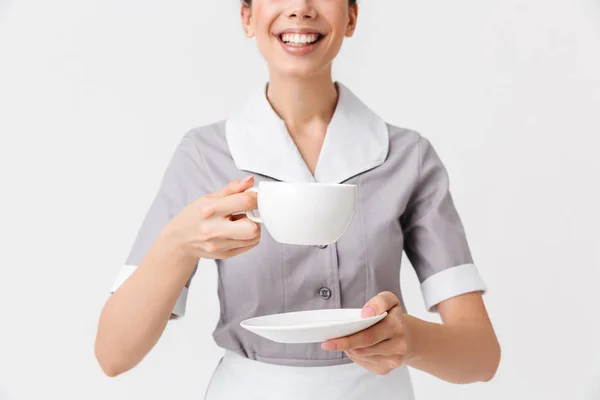 Imagen Recortada Una Joven Criada Sonriente Vestida Con Uniforme Sosteniendo —  Fotos de Stock