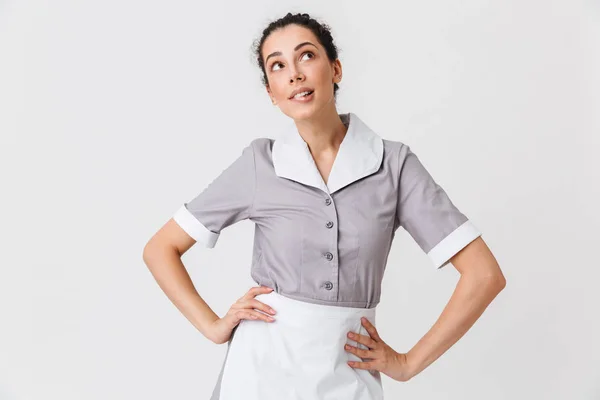Portret Van Een Peinzende Jonge Huishoudster Gekleed Uniform Kijken Naar — Stockfoto