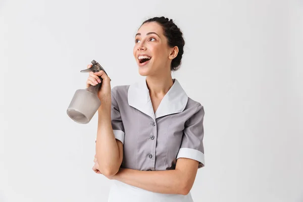 Retrato Una Joven Criada Sonriente Vestida Uniforme Con Rociador Botellas — Foto de Stock