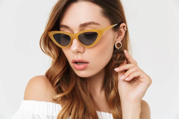 Retrato Moda Moderna Mulher Anos Vestindo Óculos Sol Moda Brinco — Fotografia de Stock