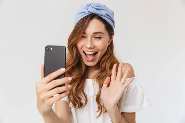 Foto Una Linda Mujer Años Sonriendo Saludando Con Mano Cámara — Foto de Stock