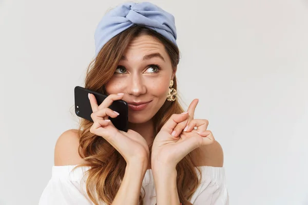 Photo Une Jeune Femme Joyeuse Ans Parlant Sur Téléphone Portable — Photo