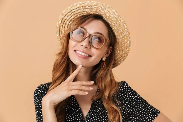 Portret Van Prachtige Stijlvolle Vrouw Dragen Van Stro Hoed Zonnebril — Stockfoto