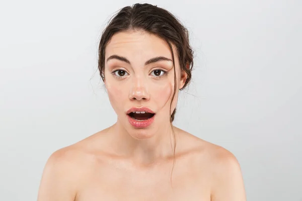 Retrato Beleza Uma Jovem Mulher Topless Chocada Com Maquiagem Olhando — Fotografia de Stock
