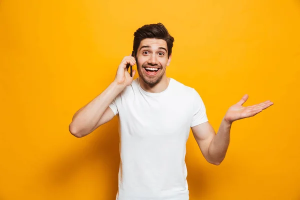 Porträt Eines Fröhlichen Jungen Mannes Der Isoliert Auf Gelbem Hintergrund — Stockfoto