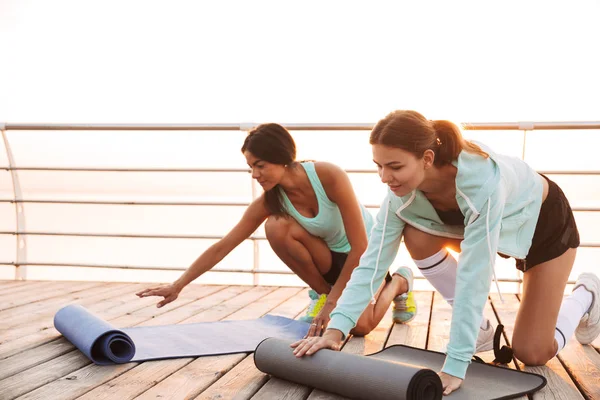 Picture Amazing Young Two Sports Women Friends Outdoors Beach Carpet — Stock Photo, Image