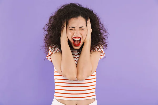 Retrato Uma Jovem Mulher Casual Irritada Gritando Isolado — Fotografia de Stock