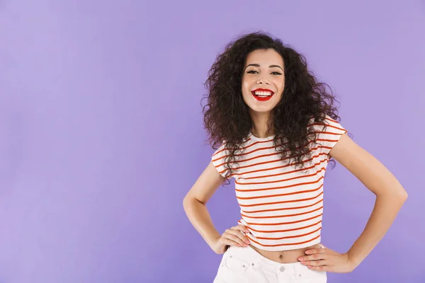 Foto Mulher Muito Hipster Com Cabelo Encaracolado Verão Desgaste Sorrindo — Fotografia de Stock