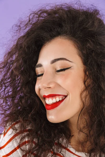 Foto Primo Piano Donna Bruna Con Capelli Ricci Estate Indossare — Foto Stock