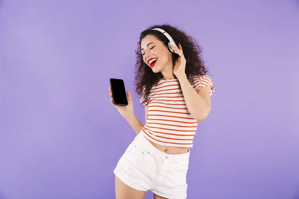 Foto Una Adorable Mujer Moda Con Cabello Rizado Verano Que — Foto de Stock