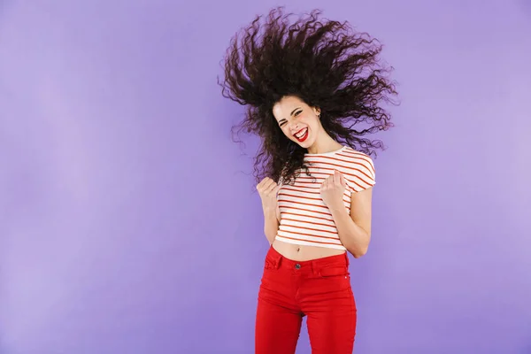 Retrato Una Mujer Casual Bastante Joven Saltando Aislada Celebrando —  Fotos de Stock