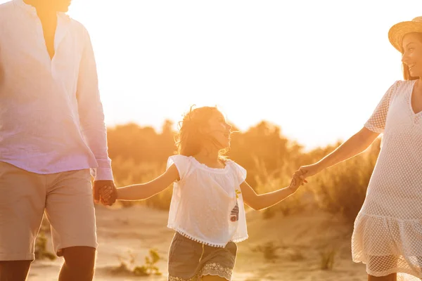 Photo Young Cute Happy Family Having Fun Together Beach — Stock Photo, Image