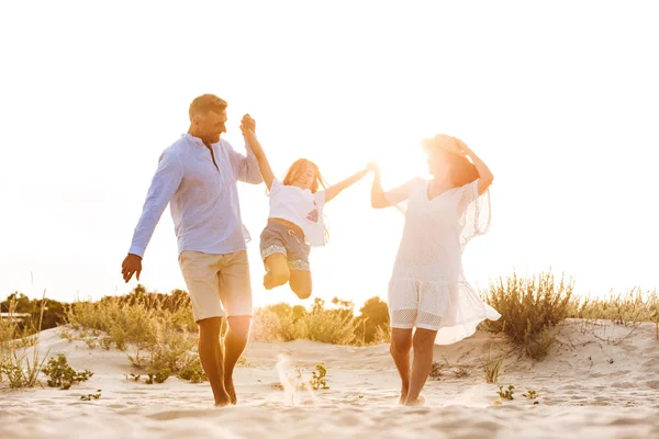 Image Young Cute Family Having Fun Together Outdoors Beach — Stock Photo, Image