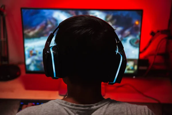Portrait Back Young Gamer Guy Looking Screen Playing Video Games — Stock Photo, Image