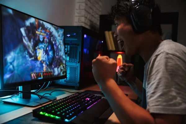 Portrait Excited Asian Teenage Gamer Boy Playing Video Games Computer — Stock Photo, Image