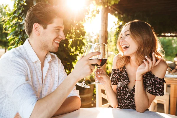 Picture Young Loving Couple Sitting Cafe Dating Outdors Park Holding — Stock Photo, Image