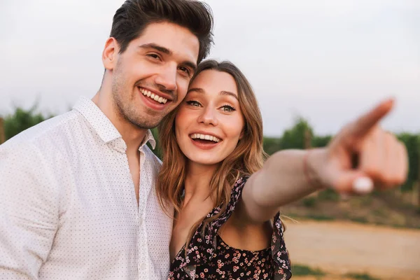 Picture Young Excited Cute Loving Couple Outdoors Hugging Each Other — Stock Photo, Image