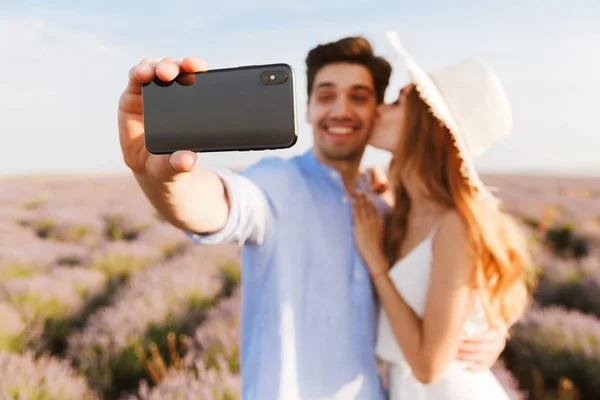 Happy Young Couple Taking Selfie While Hugging Lavender Field — Stock Photo, Image