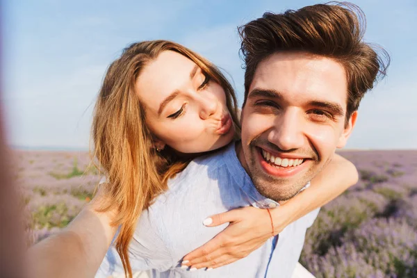 Cheerful Young Couple Taking Selfie Lavender Field Piggyback Ride — Stock Photo, Image