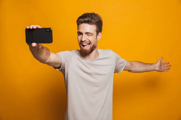 Boşaltmak Gösterilen Smartphone Tarafından Bir Selfie Yapmak Imge Yakışıklı Neşeli — Stok fotoğraf