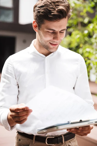 Smiling Young Male Manager Formal Dressed Holding Notepad Walking Outdoors — Stock Photo, Image