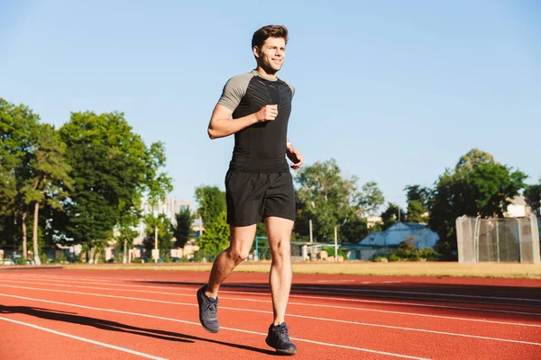 Motivado Joven Deportista Corriendo Estadio — Foto de Stock