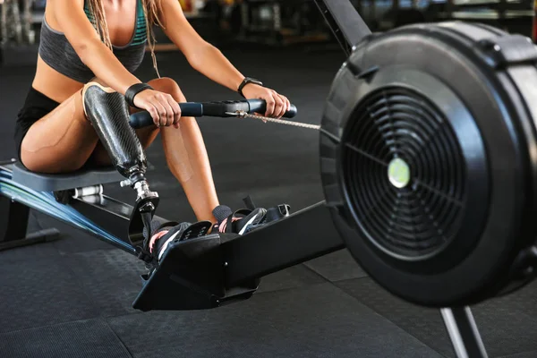 Ausgeschnittenes Foto Einer Behinderten Sportlerin Trainingsanzug Beim Training Und Bei — Stockfoto