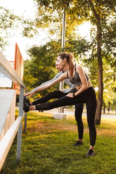 Obrázek Silnému Fitness Sport Milující Pár Přátel Parku Venku Provádět — Stock fotografie