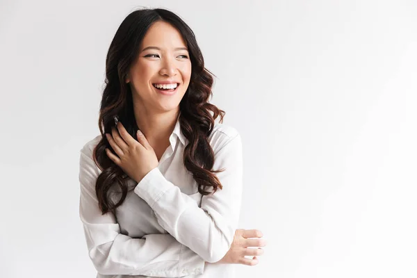 Beeld Van Charmante Chinese Vrouw Met Lang Donker Haar Opzij — Stockfoto