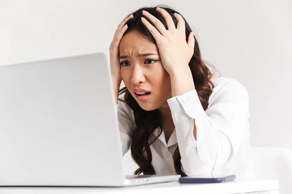 Image Upset Unhappy Asian Business Woman 20S Wearing Office Clothing — Stock Photo, Image