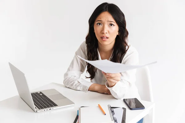 Photo Asian Woman Employee Long Dark Hair Working Office Documents — Stock Photo, Image