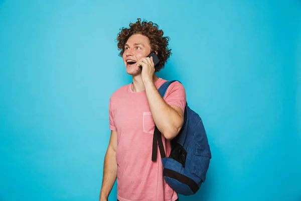 Foto Cara Faculdade Com Cabelo Encaracolado Vestindo Roupas Casuais Mochila — Fotografia de Stock