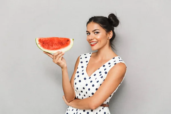 Porträt Einer Attraktiven Jungen Frau Sommerkleid Isoliert Wassermelonenscheibe Der Hand — Stockfoto