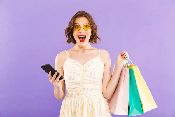 Foto Eccitata Giovane Donna Emotiva Utilizzando Telefono Cellulare Isolato Sfondo — Foto Stock