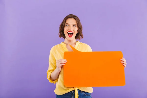 Imagem Mulher Alegre Animado Isolado Sobre Fundo Parede Roxo Segurando — Fotografia de Stock