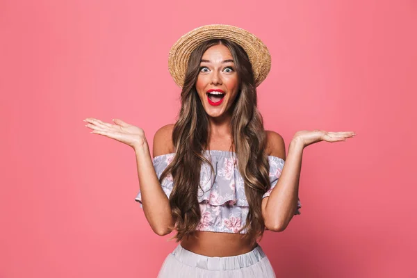 Retrato Mujer Glamour Adorable Años Con Sombrero Paja Gritando Arrojando — Foto de Stock